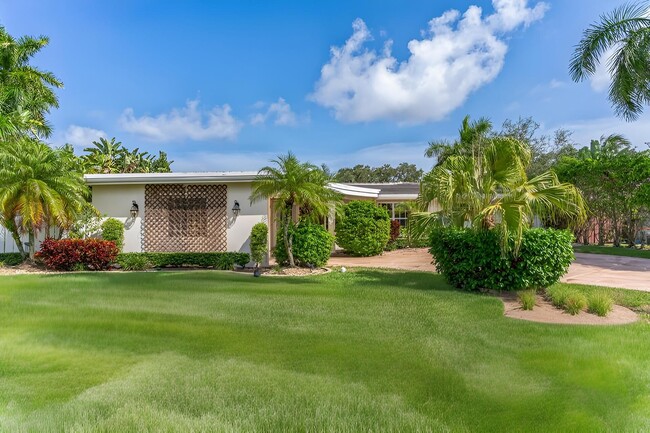 98 SW 8th Ave in Boca Raton, FL - Building Photo - Building Photo
