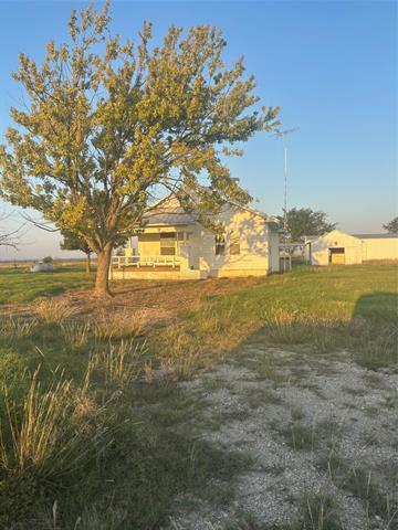 222 Co Rd 357 in Muenster, TX - Building Photo