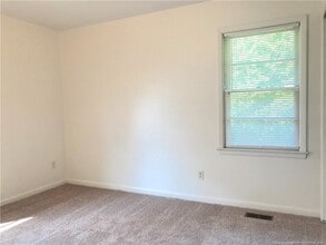 6355 Cliffdale Rd in Fayetteville, NC - Foto de edificio - Building Photo