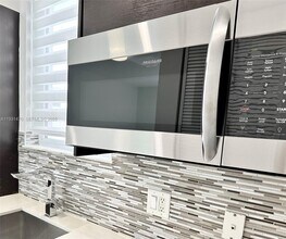 6414 NW 104th Ct in Medley, FL - Building Photo - Building Photo