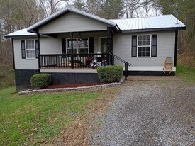 384 Highland Dr in Dunlap, TN - Building Photo