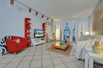 1701 NE 191st St in Miami, FL - Building Photo - Building Photo
