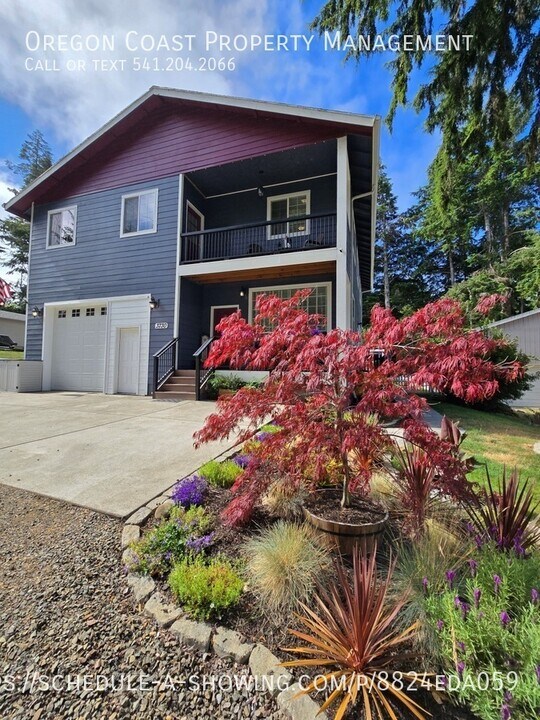 3730 NE 10th St in Otis, OR - Building Photo