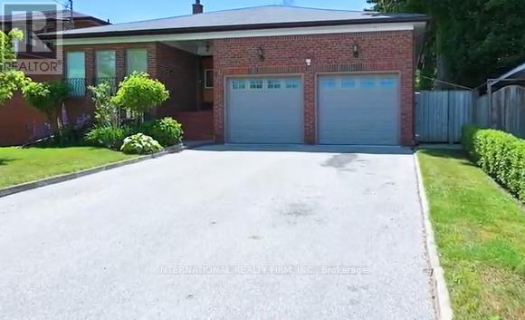 172 Manse Rd in Toronto, ON - Building Photo