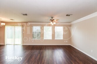 7811 Brookfield St in Baytown, TX - Foto de edificio - Building Photo