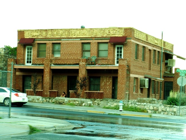 3900 N Piedras Ave in El Paso, TX - Building Photo - Building Photo