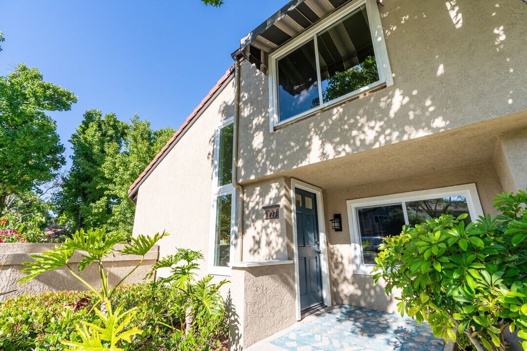 227 Stanford in Irvine, CA - Building Photo