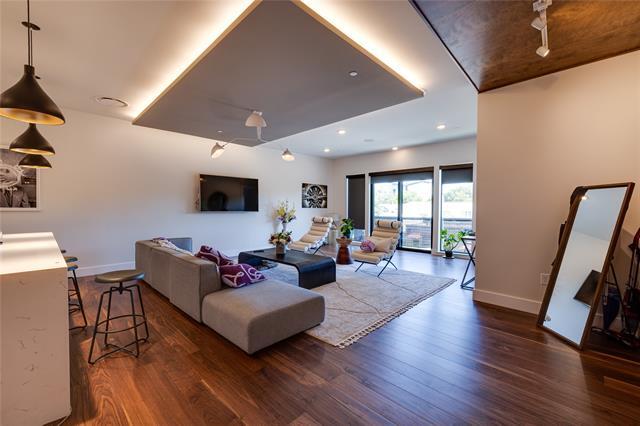 property at 1455 W Magnolia Ave