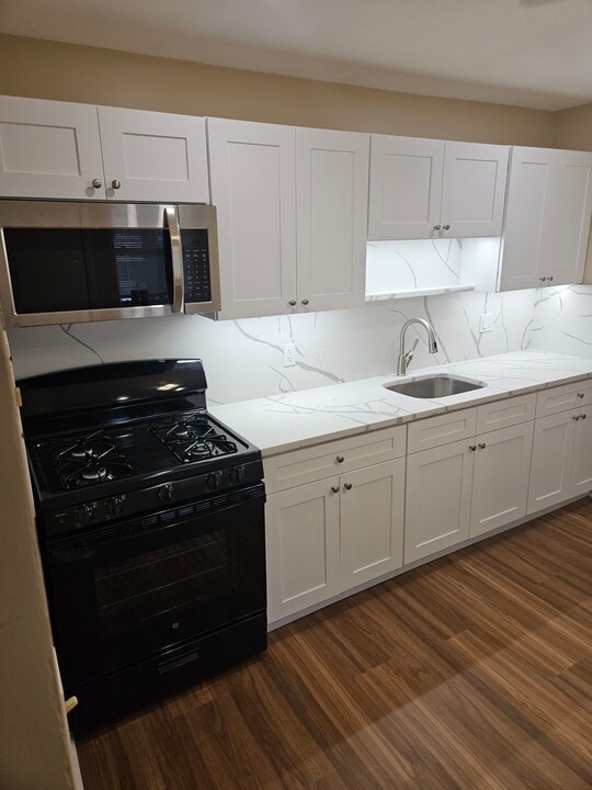 17 Prospect St, Unit Three in Highland Falls, NY - Building Photo
