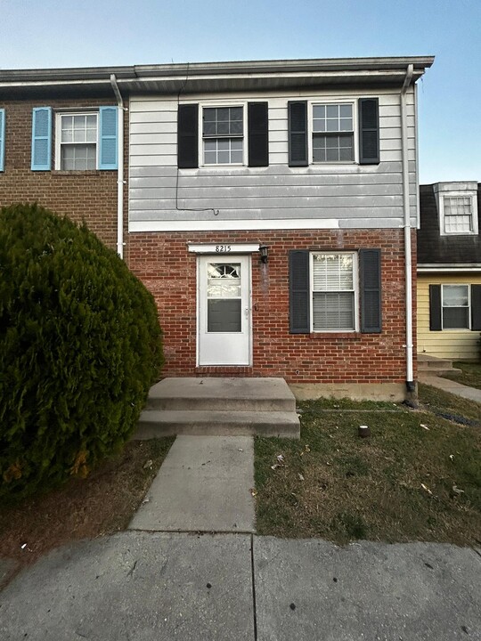 8215 Stewarton Ct in Severn, MD - Building Photo