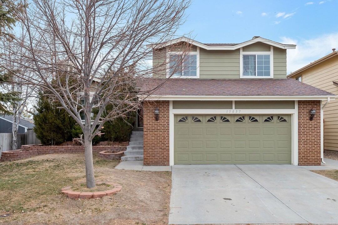 15637 E Purdue Dr in Aurora, CO - Building Photo