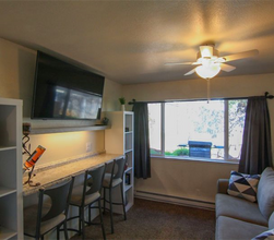 1561 Willis St in Redding, CA - Building Photo - Building Photo