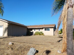 9503 Medina Dr, Unit Bedroom 180 sq ft in Santee, CA - Foto de edificio - Building Photo