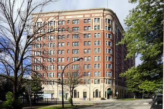 7100 South Shore Apartment Homes in Chicago, IL - Building Photo - Building Photo