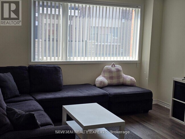 230 Lagerfeld Dr in Brampton, ON - Building Photo - Building Photo