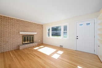 361 Meadowbrook Ave in Eatontown, NJ - Building Photo - Building Photo