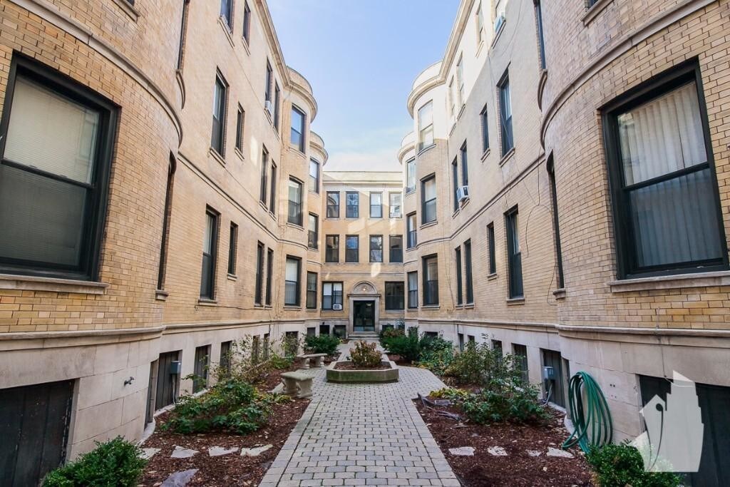 1220 N Dearborn St in Chicago, IL - Building Photo