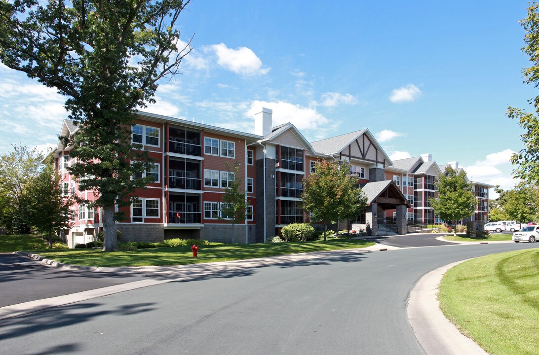 The Belvedere at Chapelwood in Maple Grove, MN - Foto de edificio