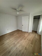 1209 Raymond St in Seguin, TX - Building Photo - Building Photo