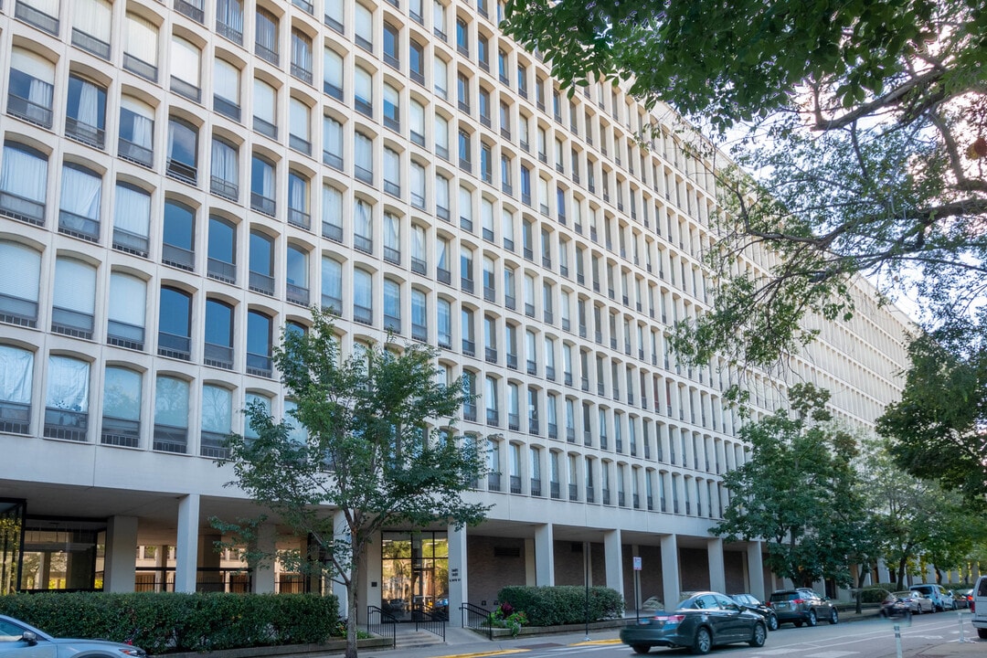 1401 E 55th St in Chicago, IL - Building Photo