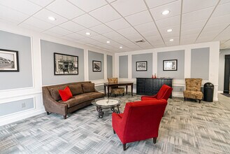 35300 Woodward Ave, Unit #406 in Birmingham, MI - Foto de edificio - Building Photo