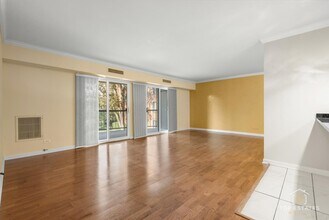 1615 E Central Rd in Arlington Heights, IL - Building Photo - Building Photo