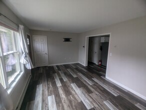 124 Albe Dr in Bennington, VT - Building Photo - Building Photo