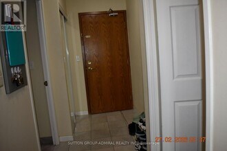 1 Lee Centre Dr in Toronto, ON - Building Photo - Building Photo