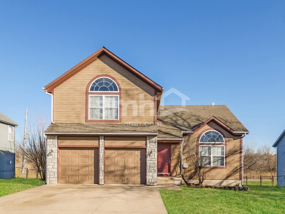 713 Derby St in Raymore, MO - Building Photo