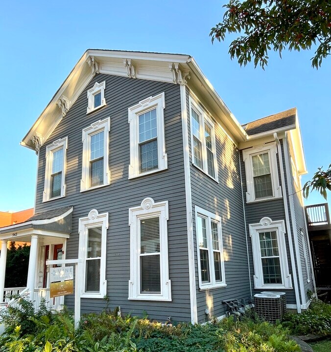 943 Maple Ave in Downers Grove, IL - Building Photo