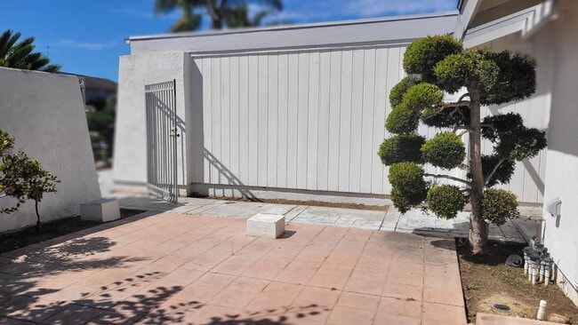 6155 Syracuse Ln in San Diego, CA - Building Photo - Building Photo