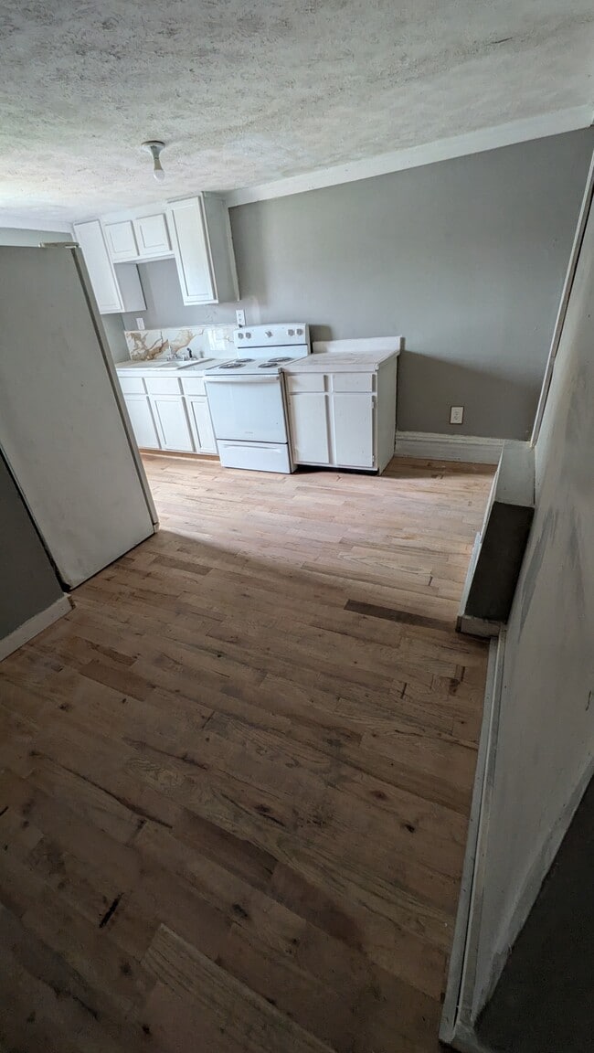 2721 Wood St, Unit upstairs in Wheeling, WV - Foto de edificio - Building Photo