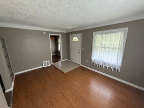 182 Crystal Lake Dr in Pontiac, MI - Building Photo - Building Photo