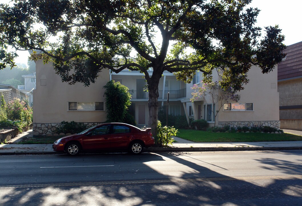 740-750 Main St in El Segundo, CA - Building Photo