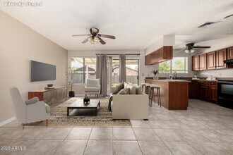 2361 E Capri Ave in Mesa, AZ - Building Photo - Building Photo