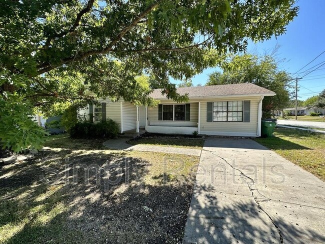 property at 3211 Poplar St