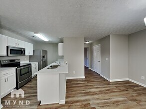 5757 Strathmoor Manor Cir in Lithonia, GA - Building Photo - Building Photo