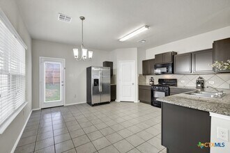 151 Lake Gln in San Marcos, TX - Building Photo - Building Photo