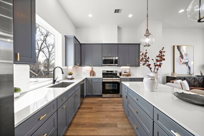 835 Elkhart St in Houston, TX - Building Photo - Building Photo