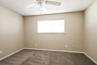 2003 Woodway Dr in New Caney, TX - Foto de edificio - Building Photo