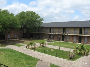 Lenora Apartments in Houston, TX - Building Photo - Building Photo