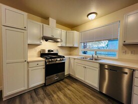 524 N 24th Ave in Yakima, WA - Building Photo