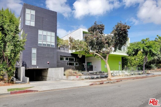 property at 825 Kings Rd
