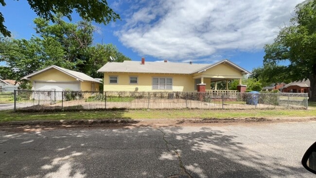 822 W York Ave in Enid, OK - Building Photo - Building Photo