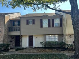 12925 Trail Hollow Dr in Houston, TX - Building Photo