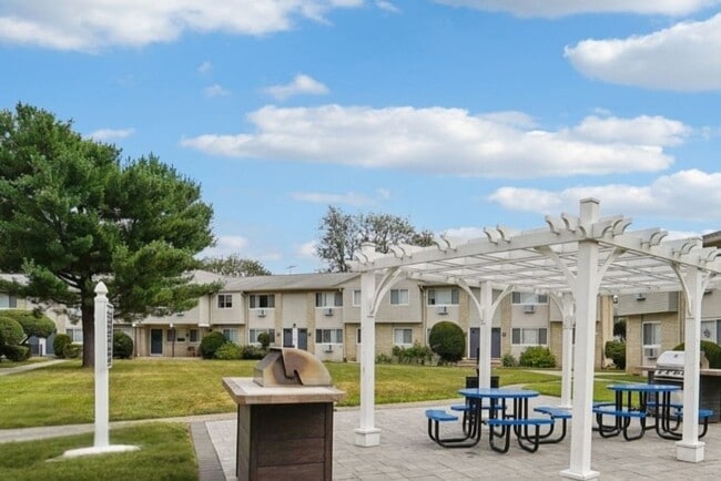 Haledon Estates Apartments in Haledon, NJ - Foto de edificio - Building Photo