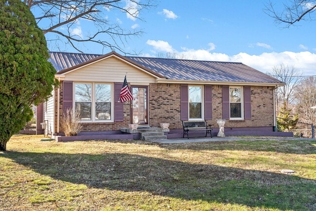 233 Old Hopkinsville Hwy in Clarksville, TN - Building Photo - Building Photo