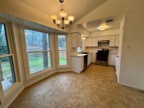 6200 Woodhue Dr in Austin, TX - Building Photo - Building Photo