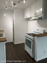 16565 Vanowen St in Los Angeles, CA - Building Photo - Building Photo