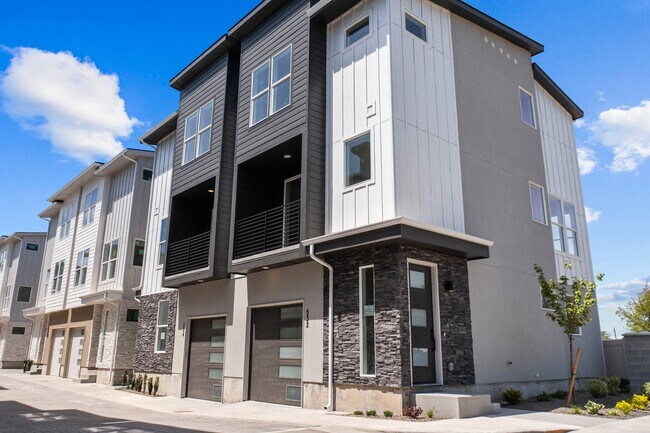 479 E Violets Cv Ln in Garden City, ID - Building Photo - Building Photo